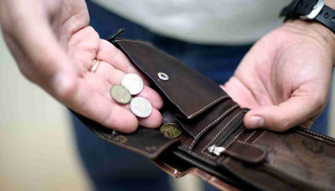 Должников в Казахстане хотят предупреждать о выселении за 10 дней