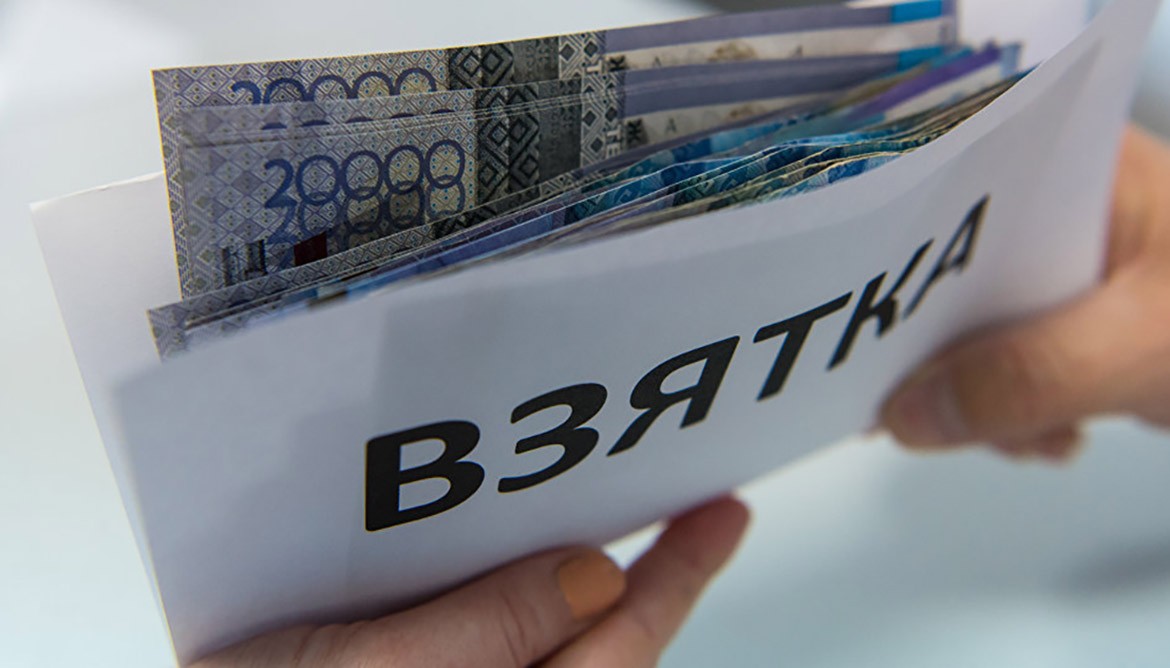 Депутата маслихата ВКО Дмитрия Сомова признали виновным
